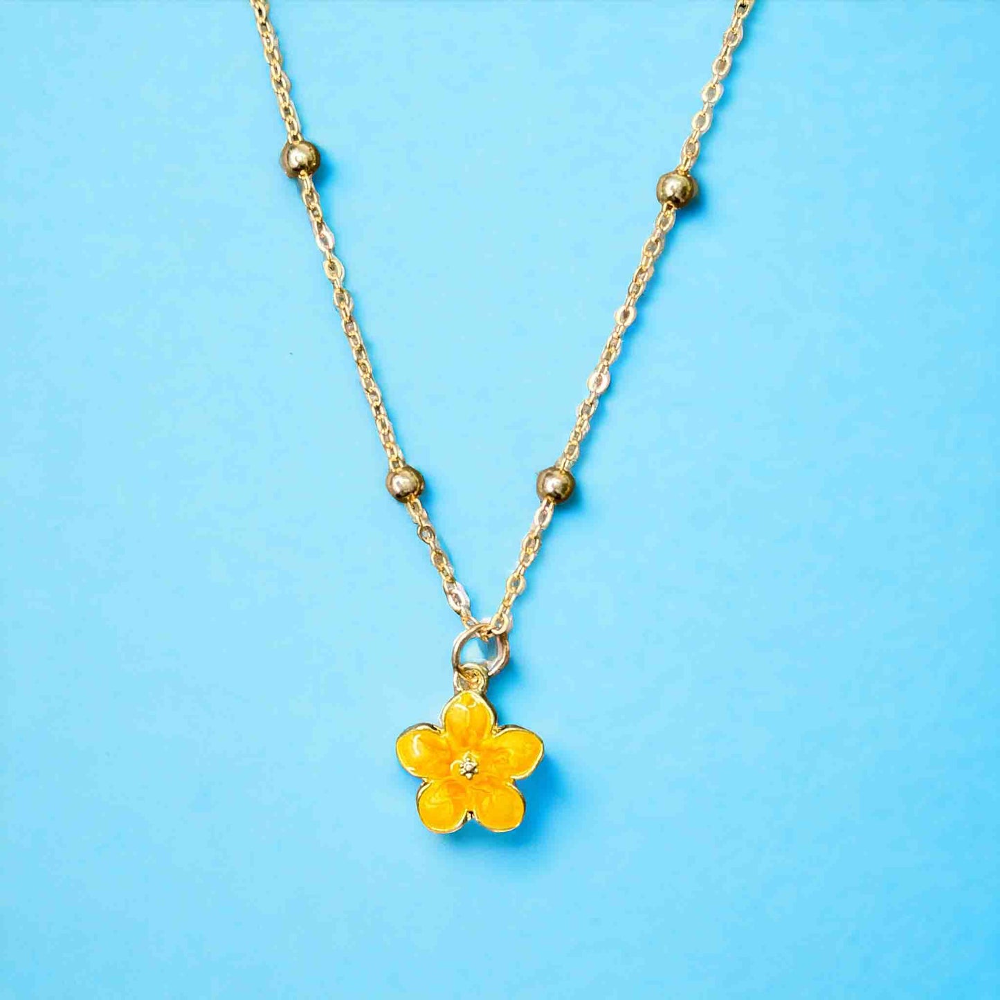 Single Layered Chain Flower Necklace