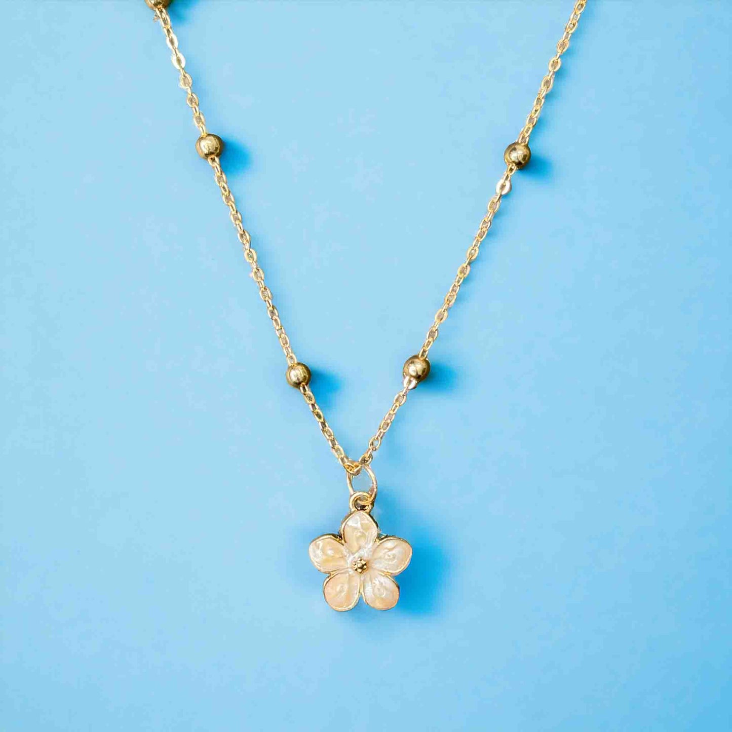 Single Layered Chain Flower Necklace