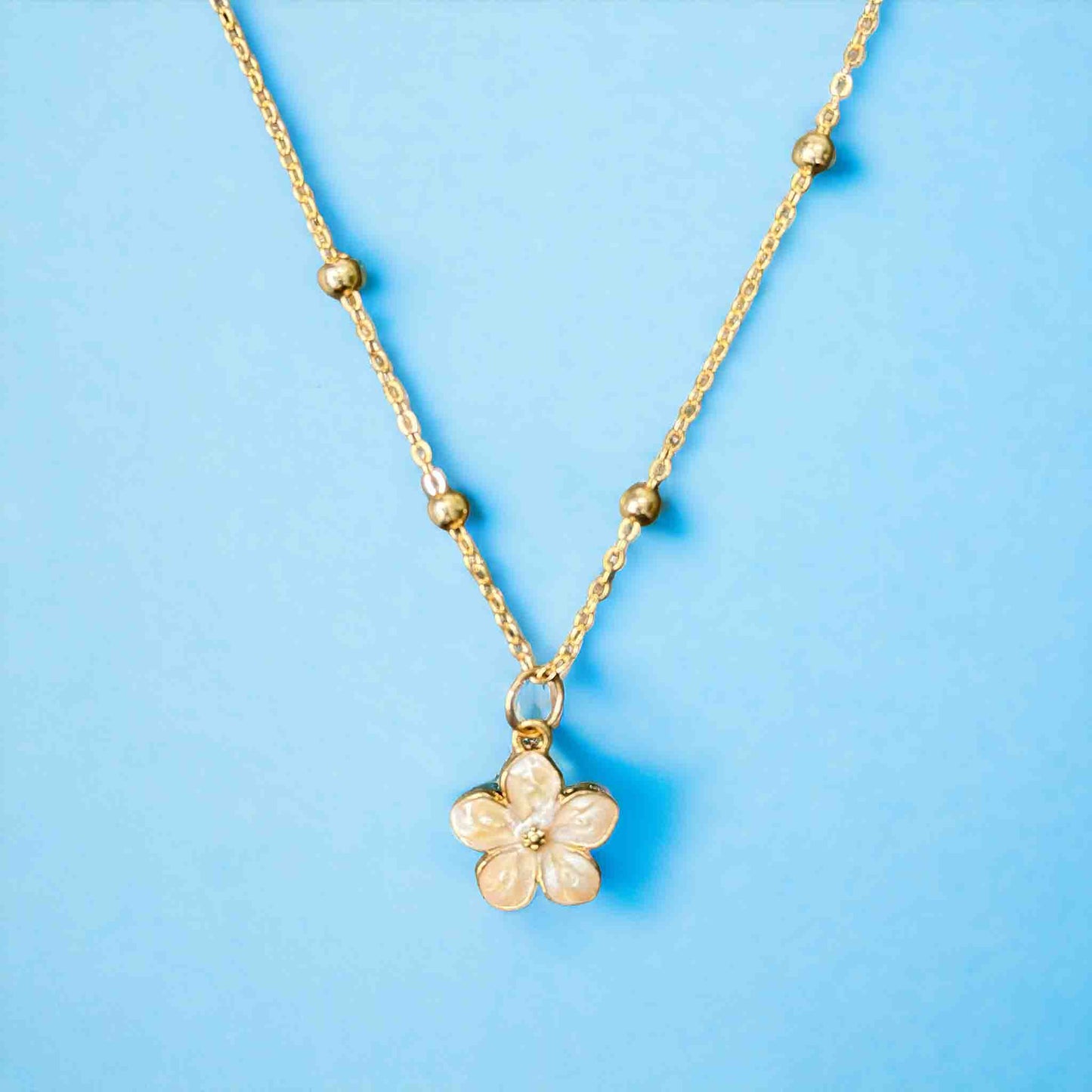 Single Layered Chain Flower Necklace