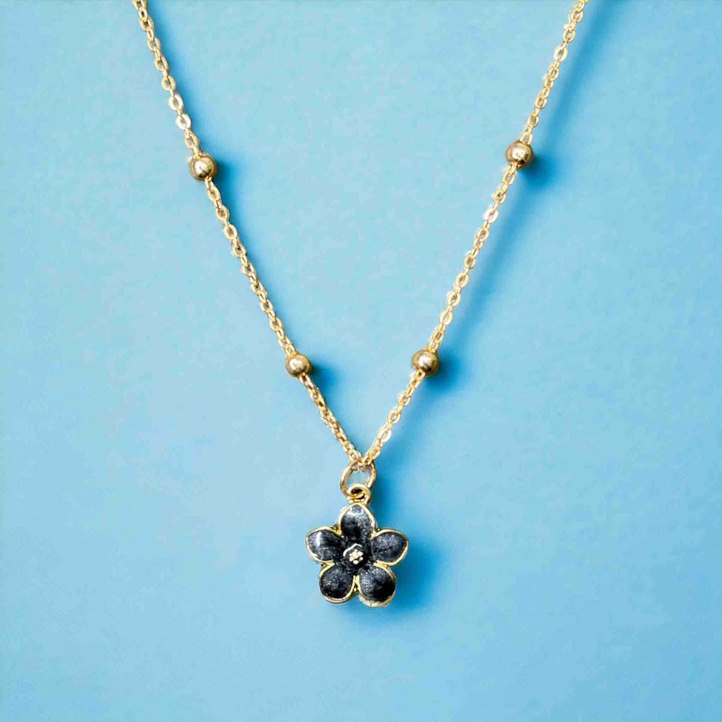 Single Layered Chain Flower Necklace